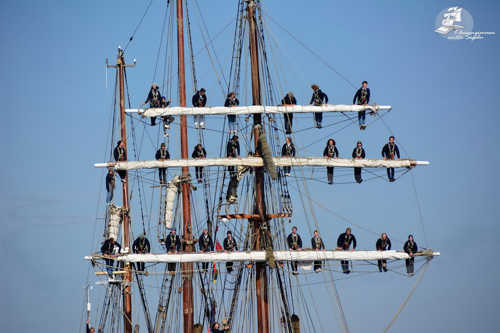 Thor Heyerdahl - Schüler auf den Rahen bei der Ankunft in Kiel