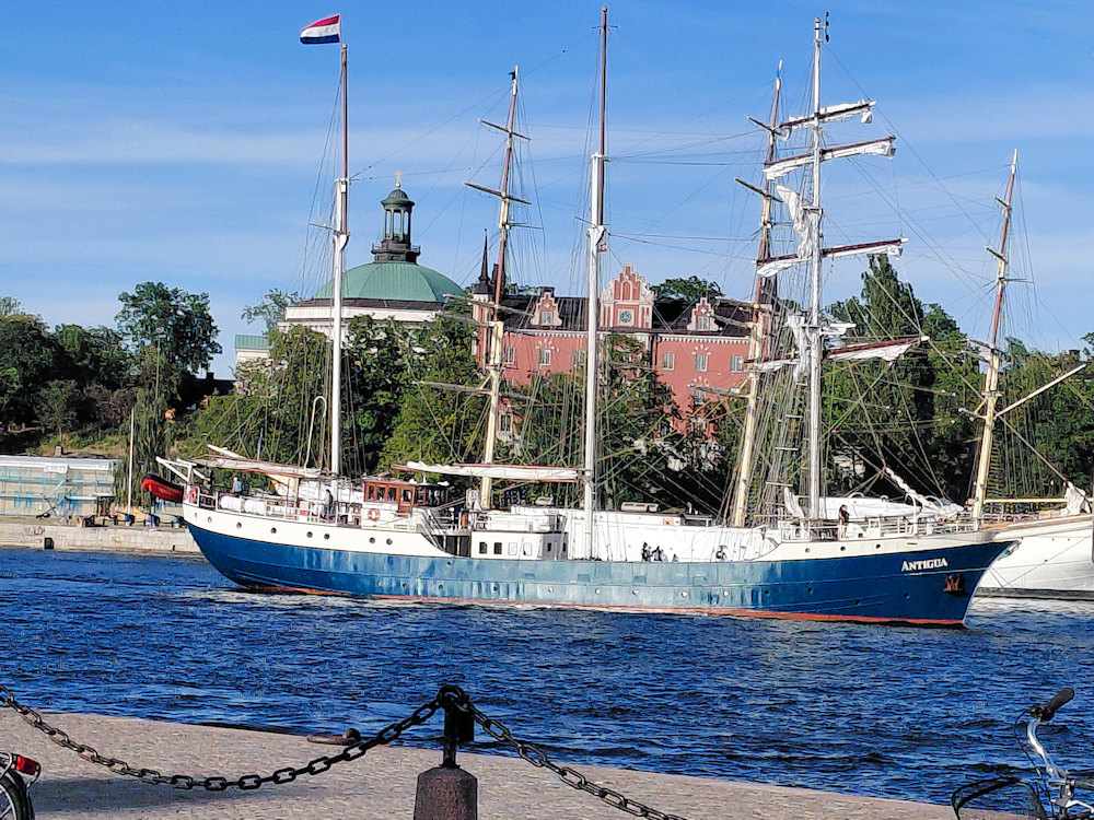 Antigua verlässt Stockholm in Richtung schwedische und finnische Schären