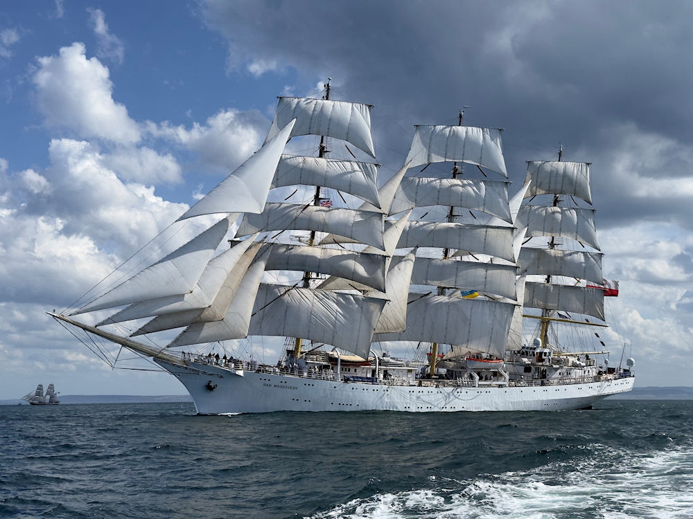 Vollschiff DAR MLODZIEZY - Tallshipfriends Deutschland